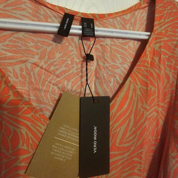 Dresses with tags - Picture 3 of 16